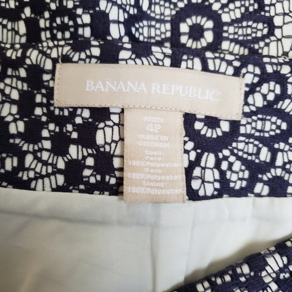 BANANA Republic Floral Black Lace Skirt - Picture 5 of 6